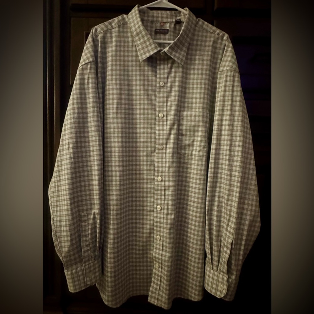 Van Heusen Big/Tall Men’s Button Up Shirt - EUC - Gray Plaid - Size XXXL